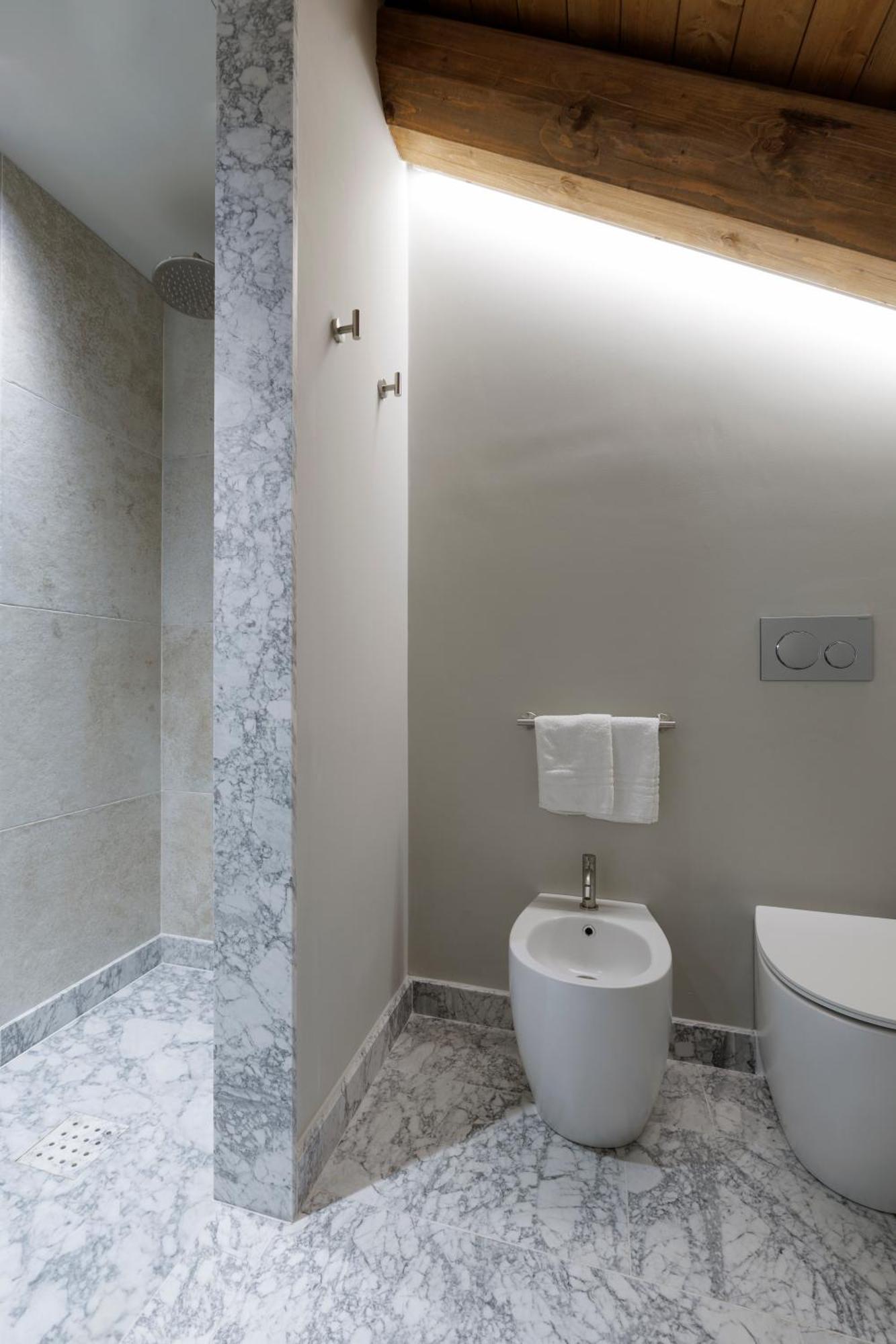 Superior Queen Room,1594614147:JPEG